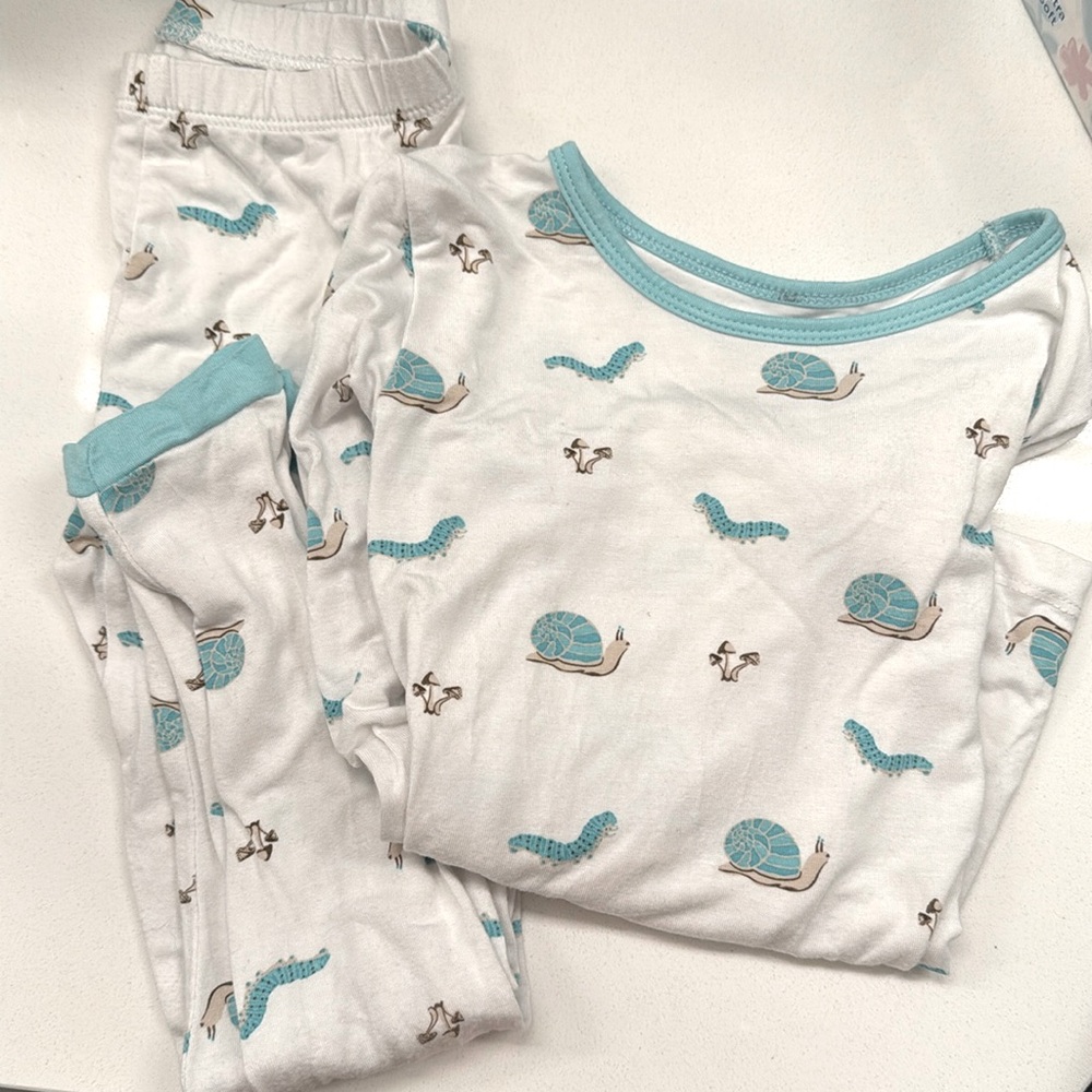 Kyte baby long sleeve and pants pajamas size 4t snail